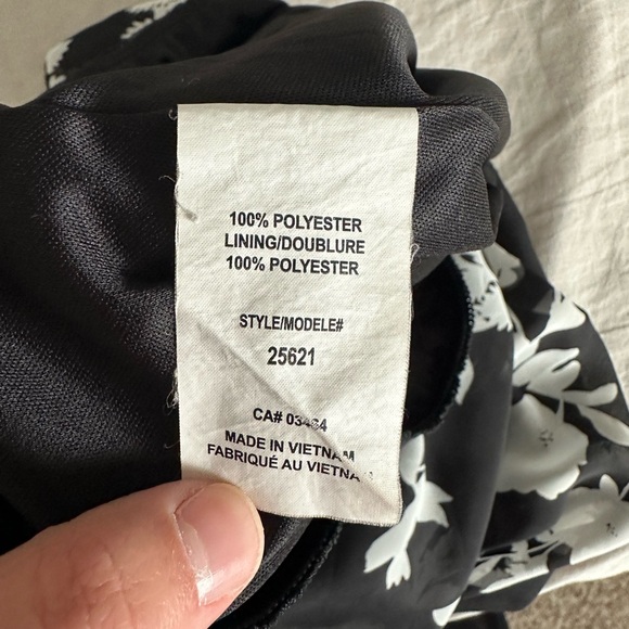 Ricki’s Black and White Floral Skirt - Size 4 - Picture 5 of 5